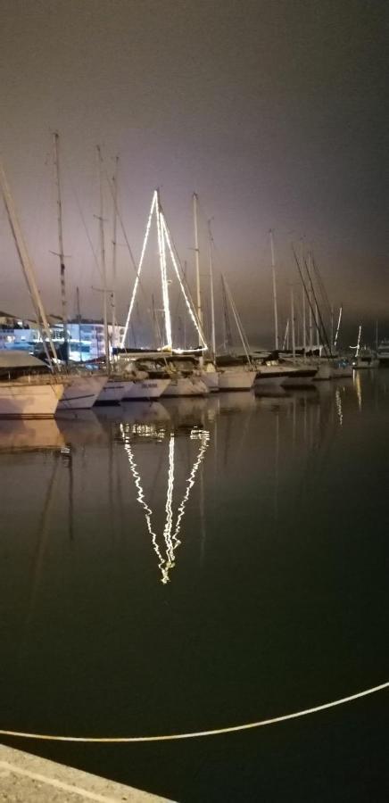 Charmant Appartement A 350M De La Plage Et Du Port Fréjus Exteriér fotografie